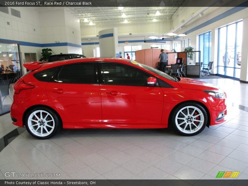 Race Red / Charcoal Black 2016 Ford Focus ST