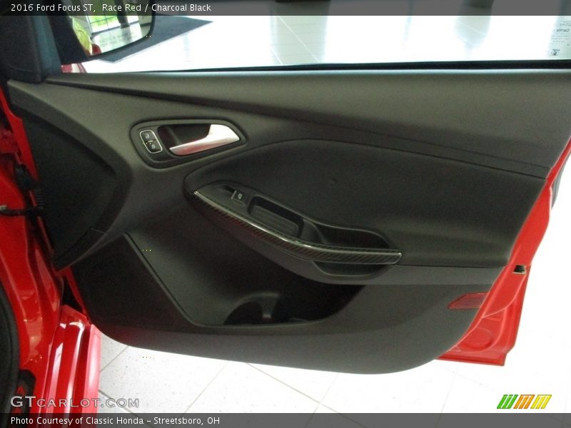 Race Red / Charcoal Black 2016 Ford Focus ST