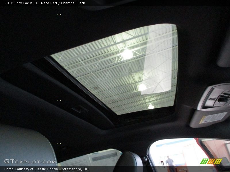 Race Red / Charcoal Black 2016 Ford Focus ST