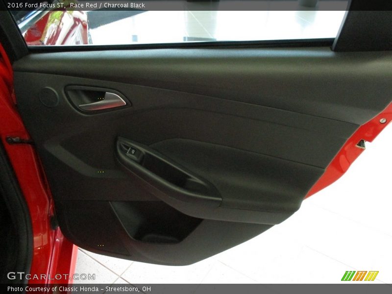 Race Red / Charcoal Black 2016 Ford Focus ST