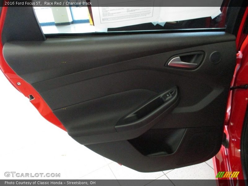Race Red / Charcoal Black 2016 Ford Focus ST