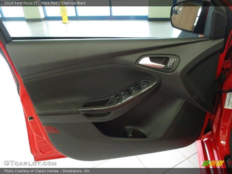 Race Red / Charcoal Black 2016 Ford Focus ST