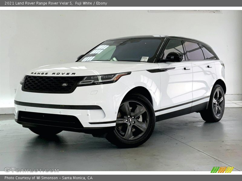 Front 3/4 View of 2021 Range Rover Velar S