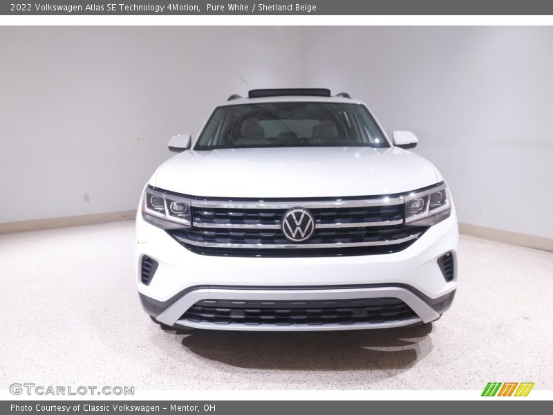 Pure White / Shetland Beige 2022 Volkswagen Atlas SE Technology 4Motion