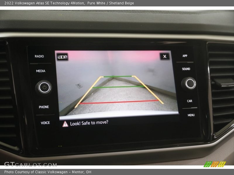 Pure White / Shetland Beige 2022 Volkswagen Atlas SE Technology 4Motion