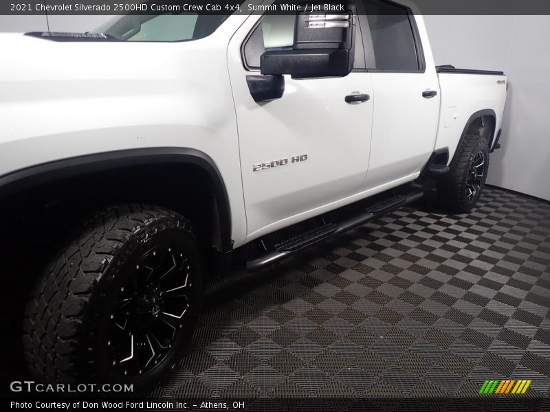 Summit White / Jet Black 2021 Chevrolet Silverado 2500HD Custom Crew Cab 4x4