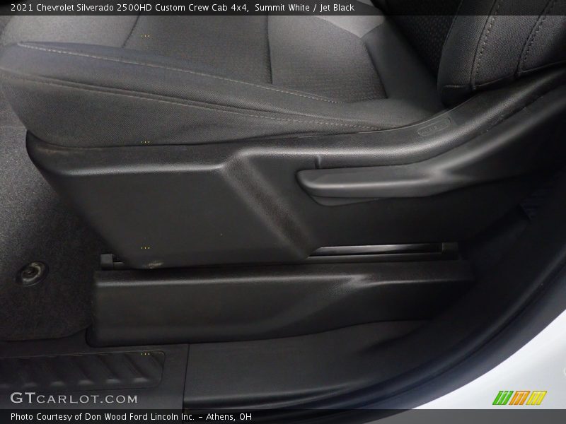 Summit White / Jet Black 2021 Chevrolet Silverado 2500HD Custom Crew Cab 4x4