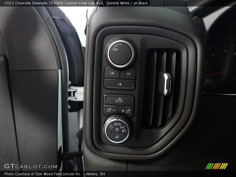 Summit White / Jet Black 2021 Chevrolet Silverado 2500HD Custom Crew Cab 4x4