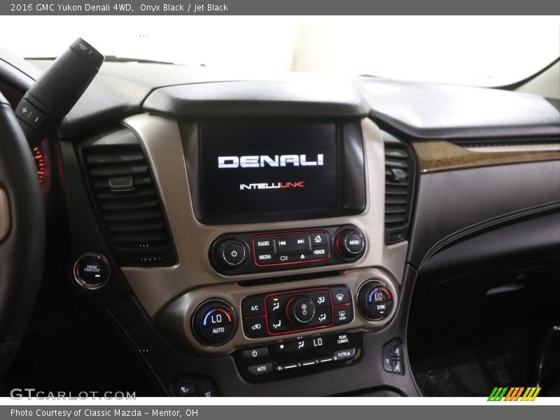 Onyx Black / Jet Black 2016 GMC Yukon Denali 4WD