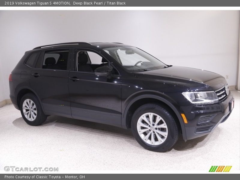 Deep Black Pearl / Titan Black 2019 Volkswagen Tiguan S 4MOTION