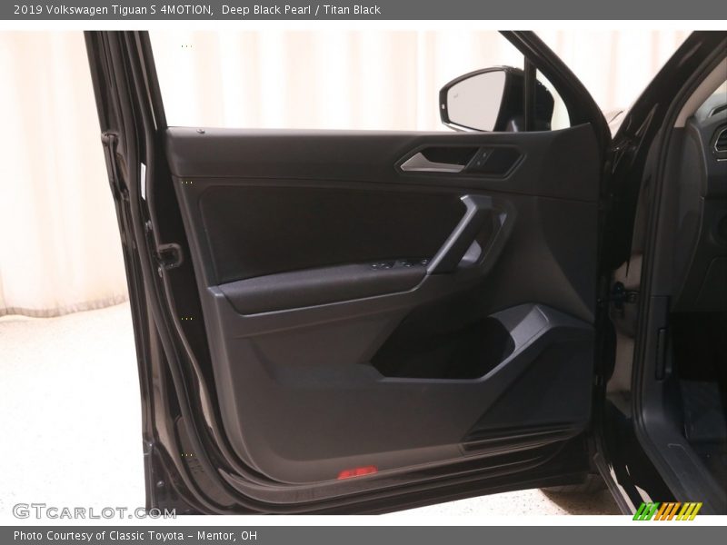 Deep Black Pearl / Titan Black 2019 Volkswagen Tiguan S 4MOTION