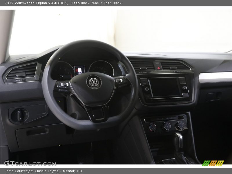 Deep Black Pearl / Titan Black 2019 Volkswagen Tiguan S 4MOTION