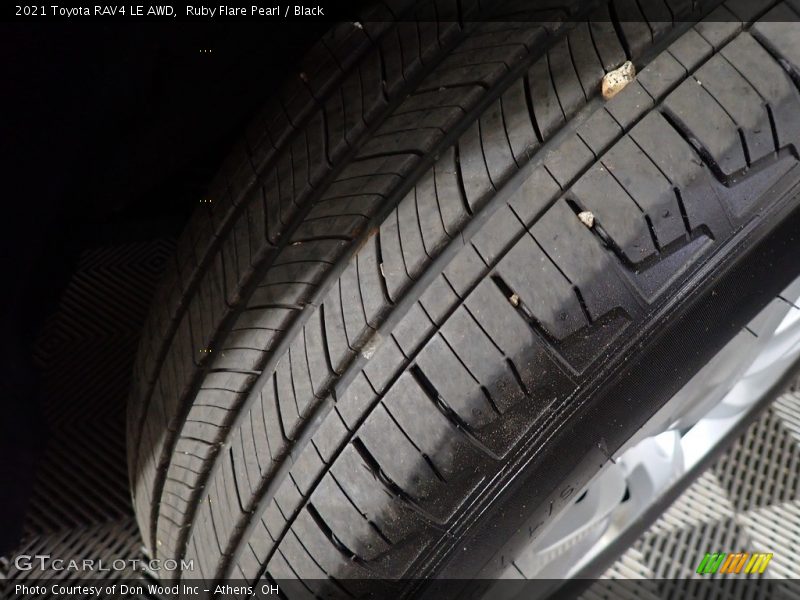Ruby Flare Pearl / Black 2021 Toyota RAV4 LE AWD
