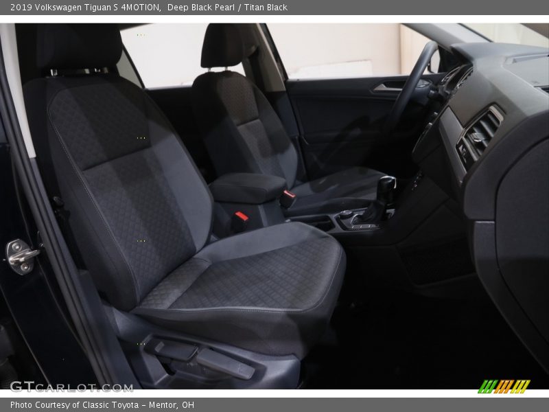 Deep Black Pearl / Titan Black 2019 Volkswagen Tiguan S 4MOTION
