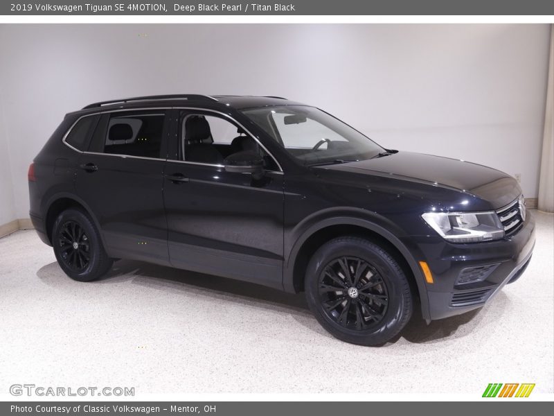 Deep Black Pearl / Titan Black 2019 Volkswagen Tiguan SE 4MOTION