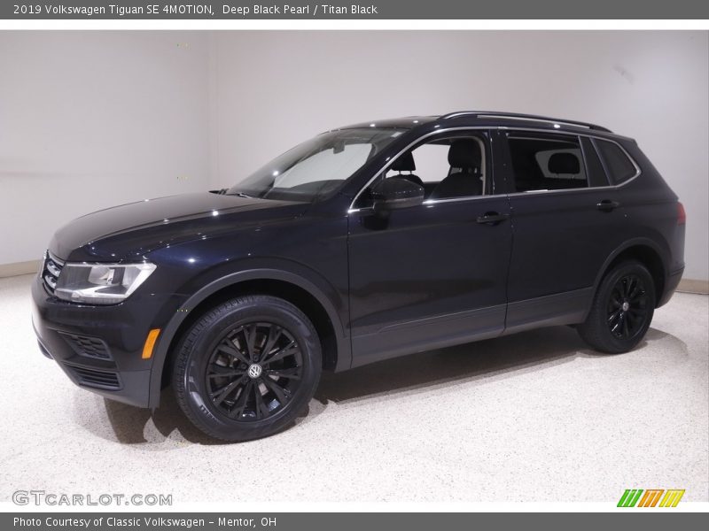 Deep Black Pearl / Titan Black 2019 Volkswagen Tiguan SE 4MOTION
