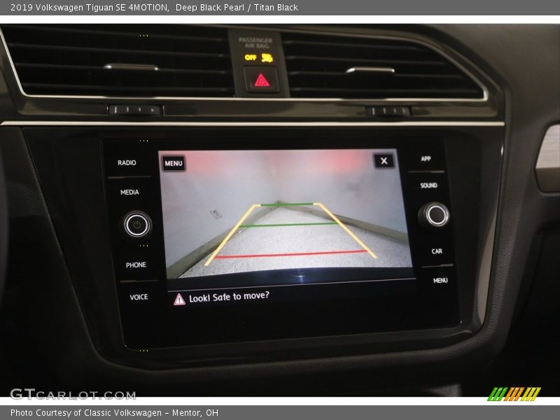 Deep Black Pearl / Titan Black 2019 Volkswagen Tiguan SE 4MOTION