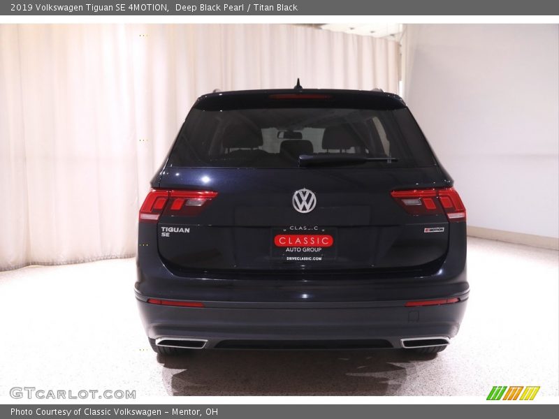 Deep Black Pearl / Titan Black 2019 Volkswagen Tiguan SE 4MOTION