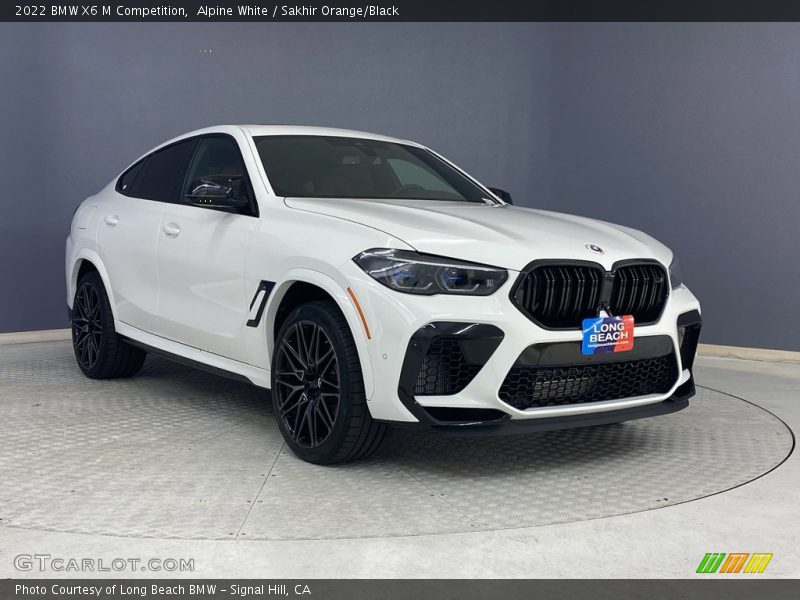 Front 3/4 View of 2022 X6 M Competition