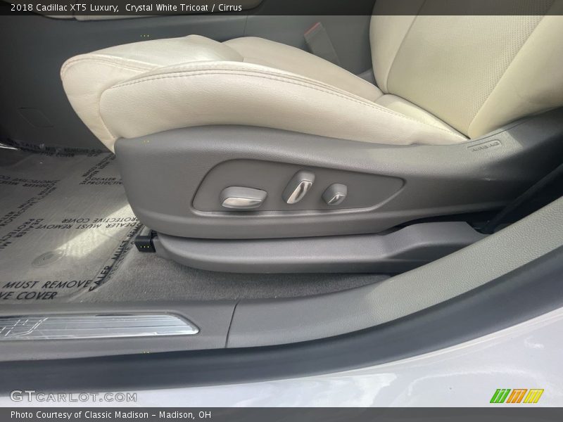 Crystal White Tricoat / Cirrus 2018 Cadillac XT5 Luxury