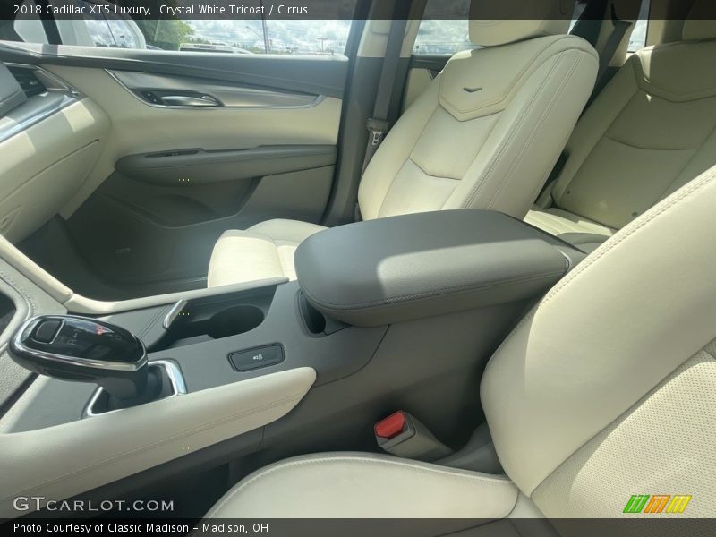 Crystal White Tricoat / Cirrus 2018 Cadillac XT5 Luxury