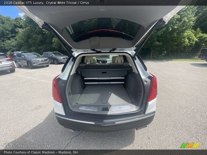 Crystal White Tricoat / Cirrus 2018 Cadillac XT5 Luxury