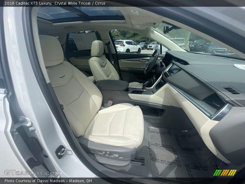 Crystal White Tricoat / Cirrus 2018 Cadillac XT5 Luxury