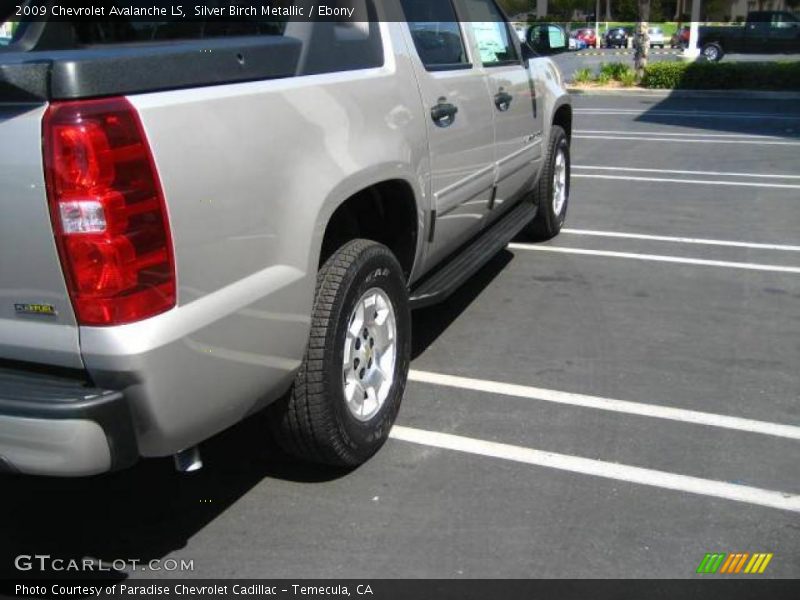 Silver Birch Metallic / Ebony 2009 Chevrolet Avalanche LS