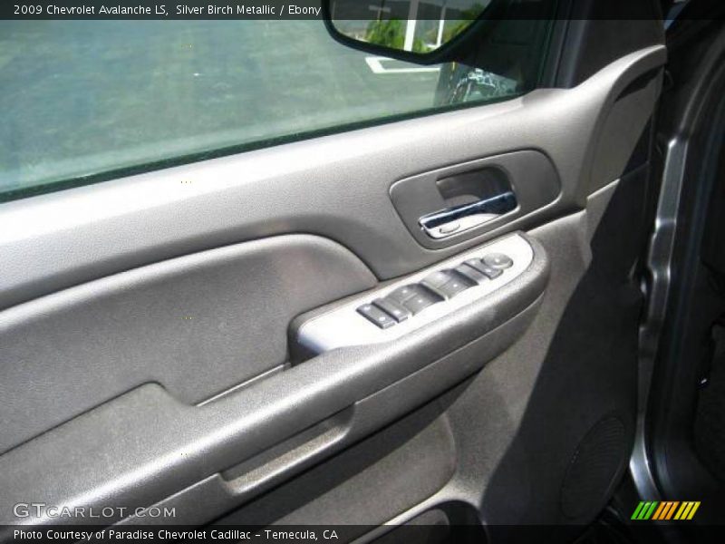 Silver Birch Metallic / Ebony 2009 Chevrolet Avalanche LS