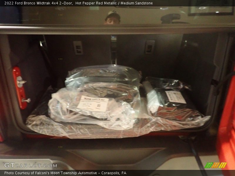 Hot Pepper Red Metallic / Medium Sandstone 2022 Ford Bronco Wildtrak 4x4 2-Door