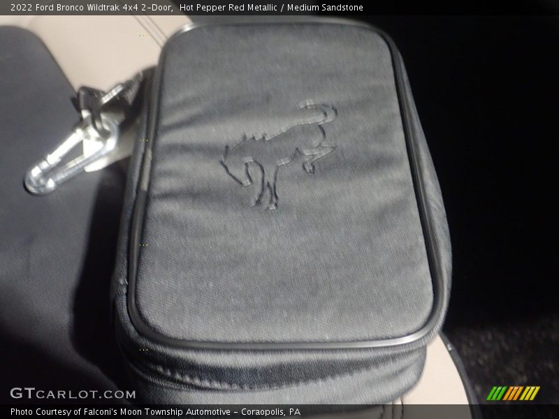 Hot Pepper Red Metallic / Medium Sandstone 2022 Ford Bronco Wildtrak 4x4 2-Door
