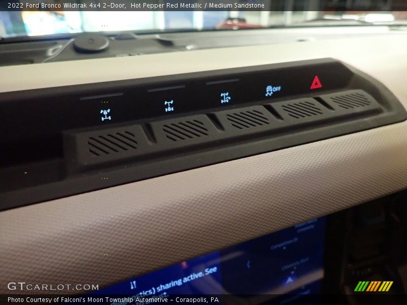 Hot Pepper Red Metallic / Medium Sandstone 2022 Ford Bronco Wildtrak 4x4 2-Door