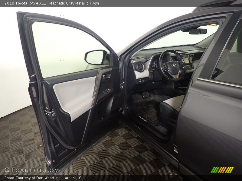 Magnetic Gray Metallic / Ash 2018 Toyota RAV4 XLE