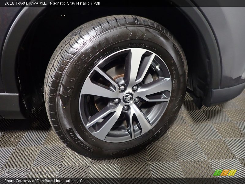 Magnetic Gray Metallic / Ash 2018 Toyota RAV4 XLE