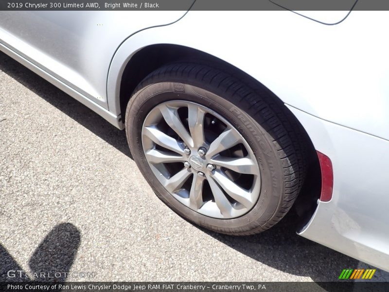 Bright White / Black 2019 Chrysler 300 Limited AWD