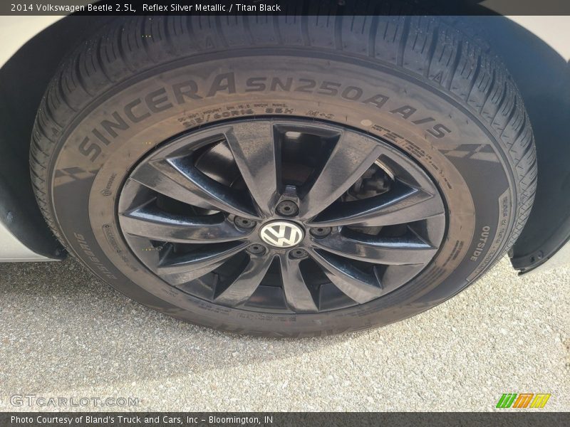 Reflex Silver Metallic / Titan Black 2014 Volkswagen Beetle 2.5L