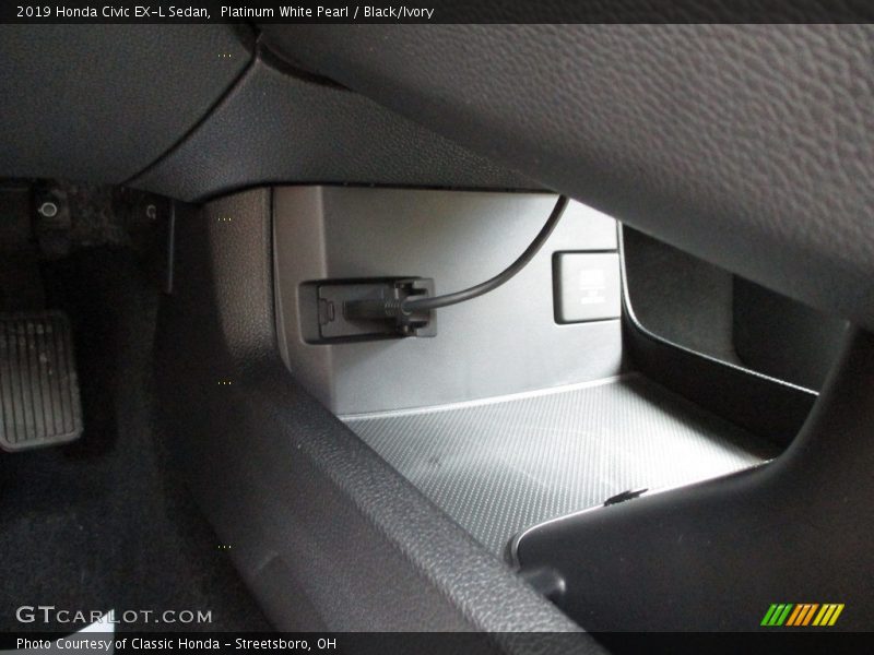 Platinum White Pearl / Black/Ivory 2019 Honda Civic EX-L Sedan