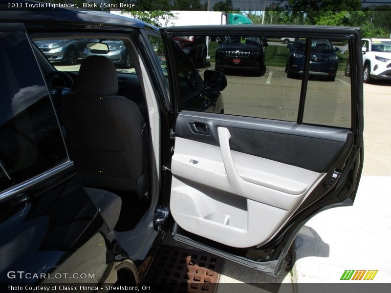 Black / Sand Beige 2013 Toyota Highlander