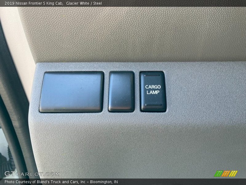 Glacier White / Steel 2019 Nissan Frontier S King Cab