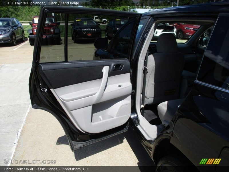 Black / Sand Beige 2013 Toyota Highlander