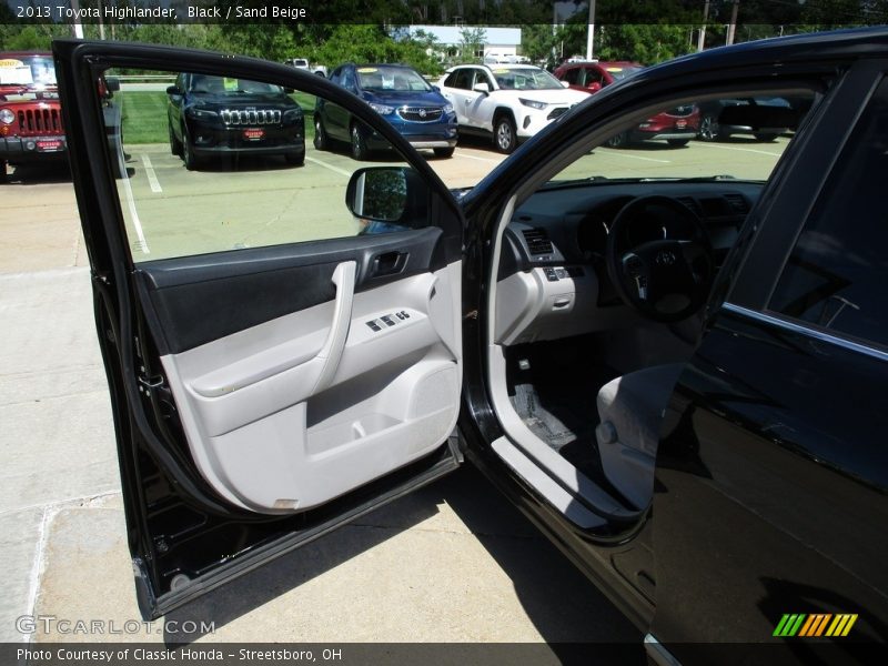 Black / Sand Beige 2013 Toyota Highlander