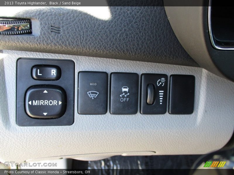Black / Sand Beige 2013 Toyota Highlander