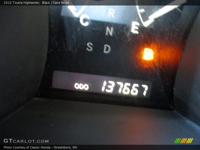 Black / Sand Beige 2013 Toyota Highlander