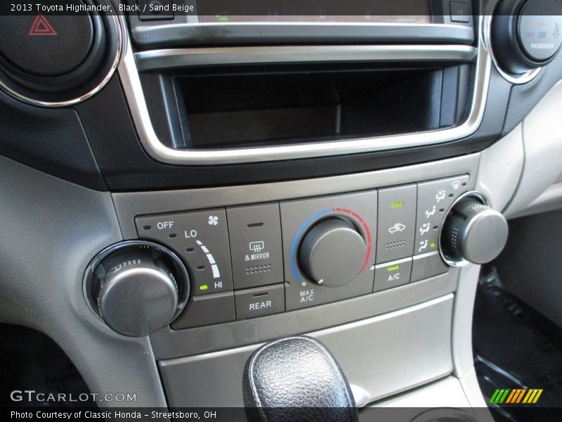 Black / Sand Beige 2013 Toyota Highlander