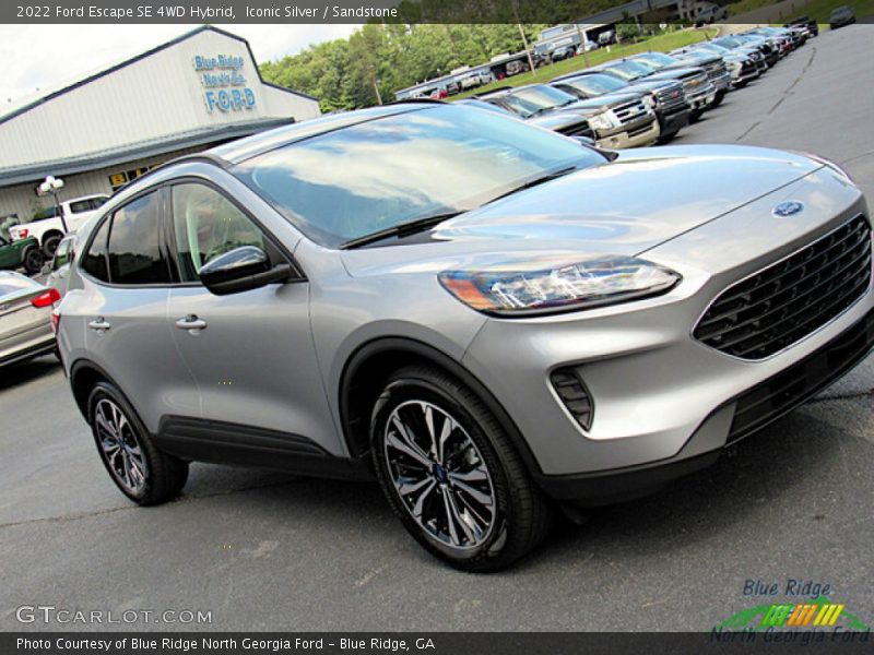 Iconic Silver / Sandstone 2022 Ford Escape SE 4WD Hybrid