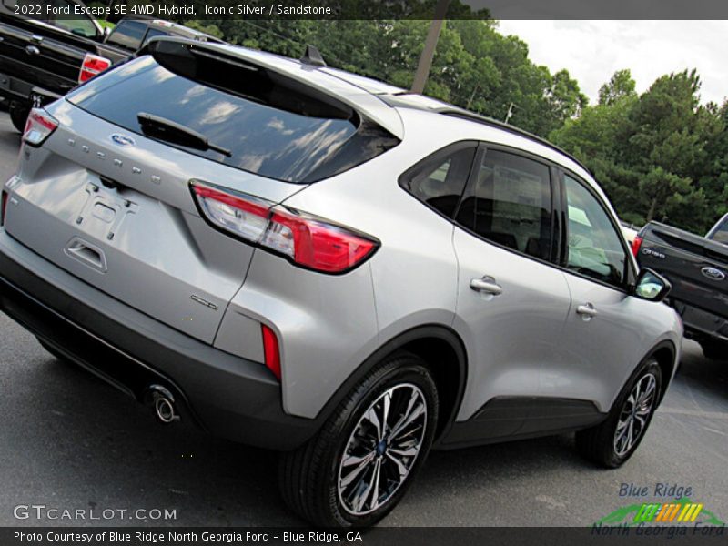 Iconic Silver / Sandstone 2022 Ford Escape SE 4WD Hybrid