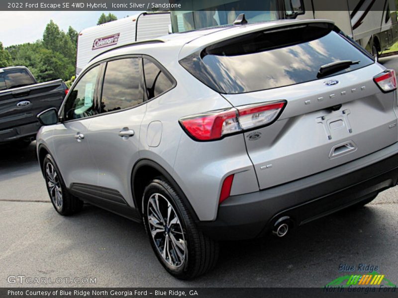 Iconic Silver / Sandstone 2022 Ford Escape SE 4WD Hybrid