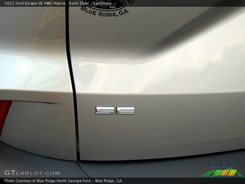 Iconic Silver / Sandstone 2022 Ford Escape SE 4WD Hybrid