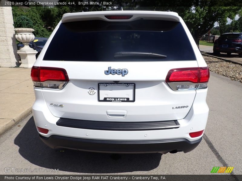Bright White / Black 2020 Jeep Grand Cherokee Laredo 4x4