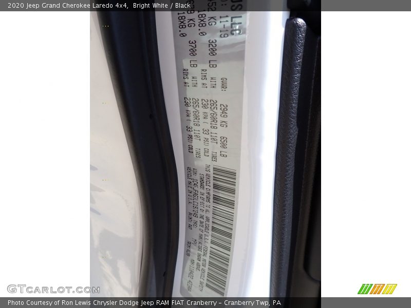 Bright White / Black 2020 Jeep Grand Cherokee Laredo 4x4